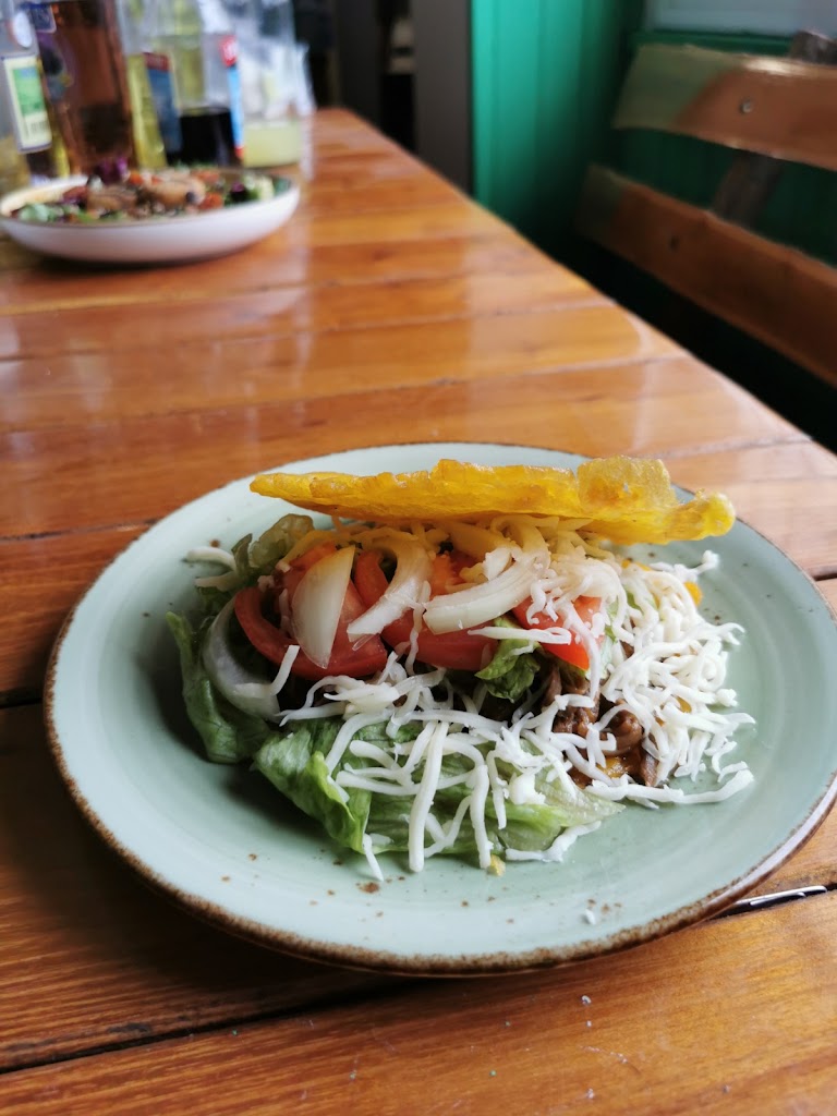 Restaurant Ohana Chickens — Comida y bebida