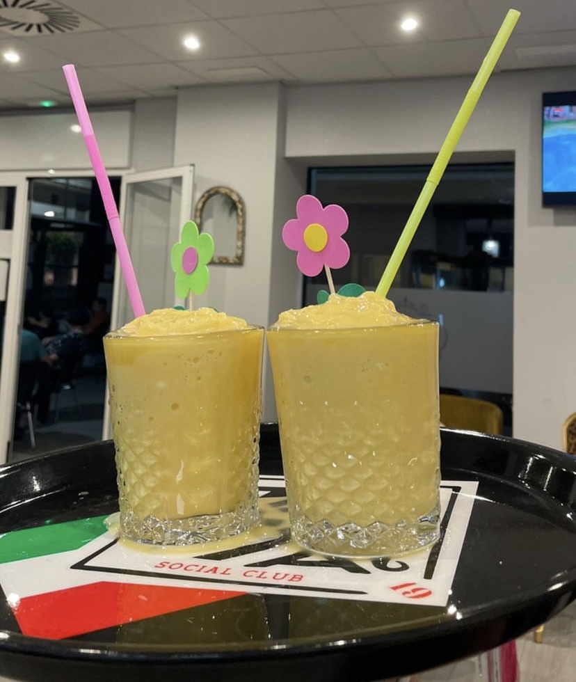 EPOCA CAFE Y COPAS — Comida y bebida