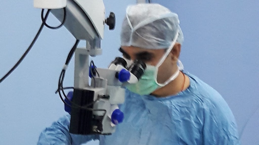 Dr Peeyush Mishra Cataract Refractive Child Eye Surgeon
