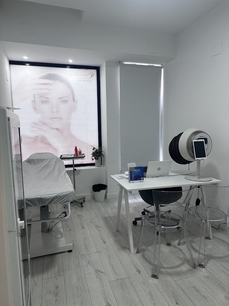C CLINIC — Interior