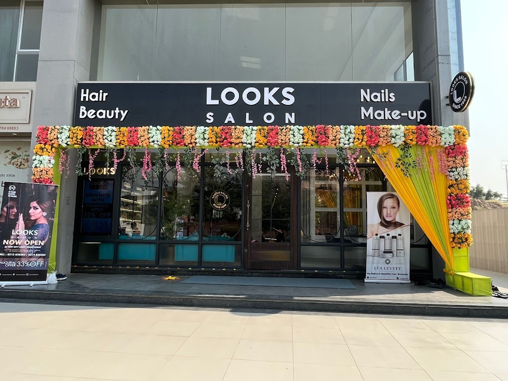 Looks Salon Surat