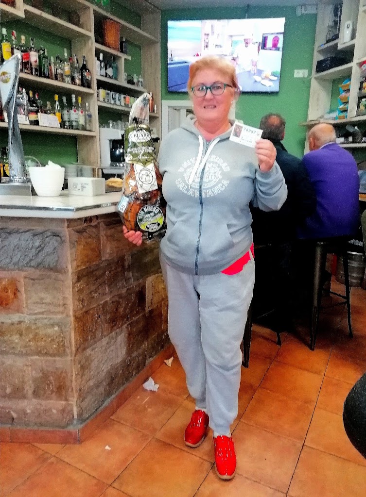 Cafe Bar El Cuevano — Ambiente