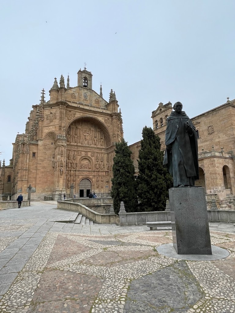 Monumento a Francisco de Vitoria