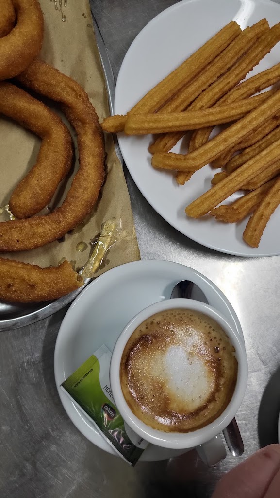 Churreria Cafeteria Virgen de la Cabeza — Comida y bebida