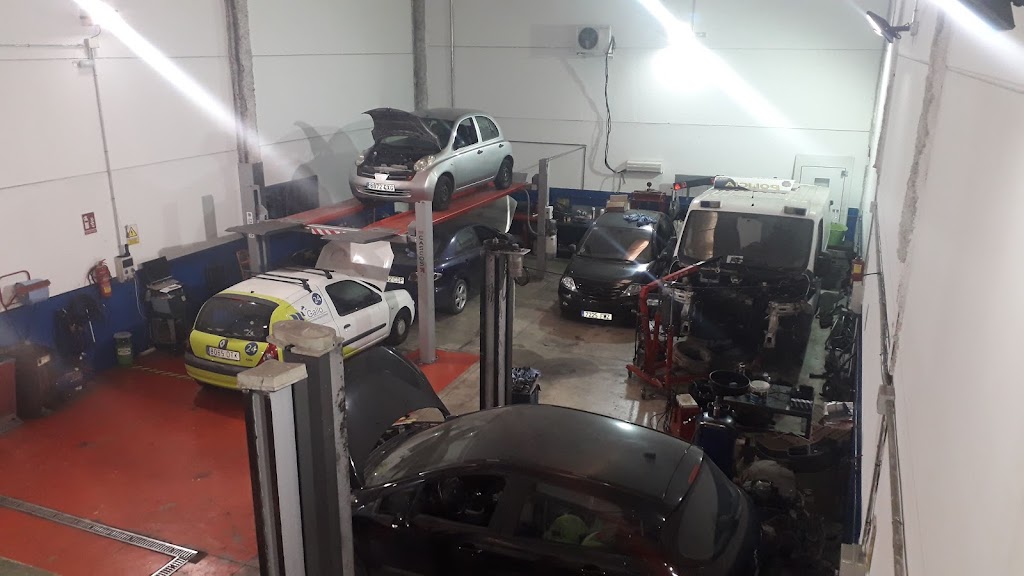 ALCALA-CAR AUTOMOCION — Interior