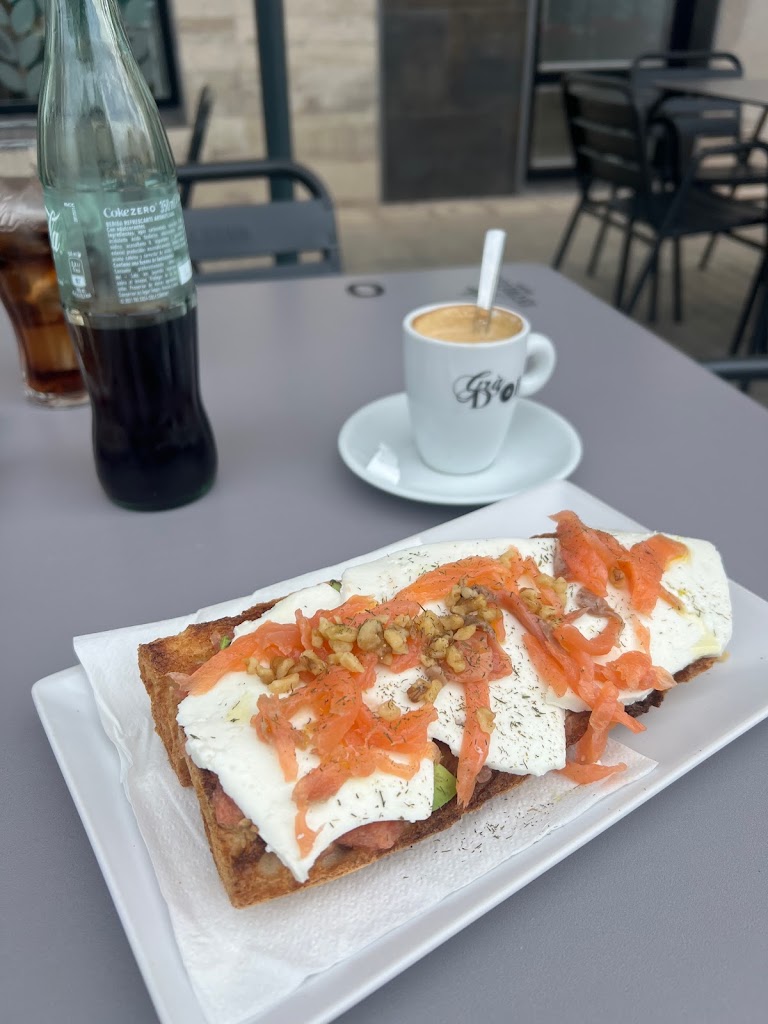 Cruixent pa i cafe — Cafe