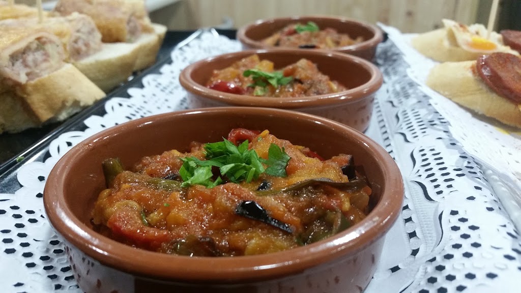 Cafe Bar Mythos — Comida y bebida