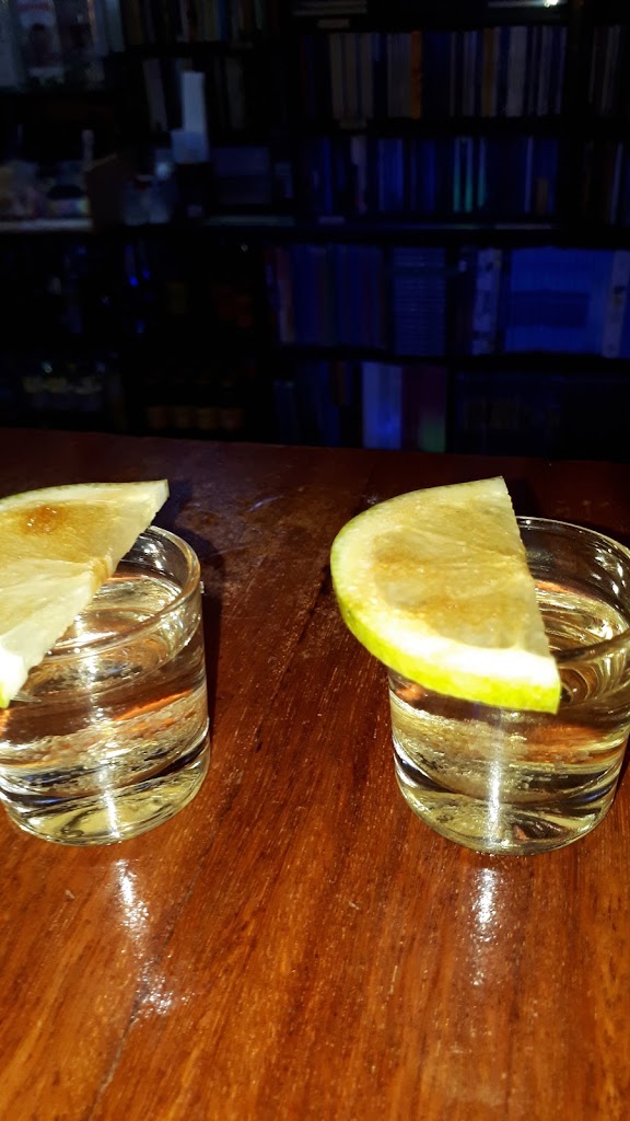 Pub Tipo X — Comida y bebida