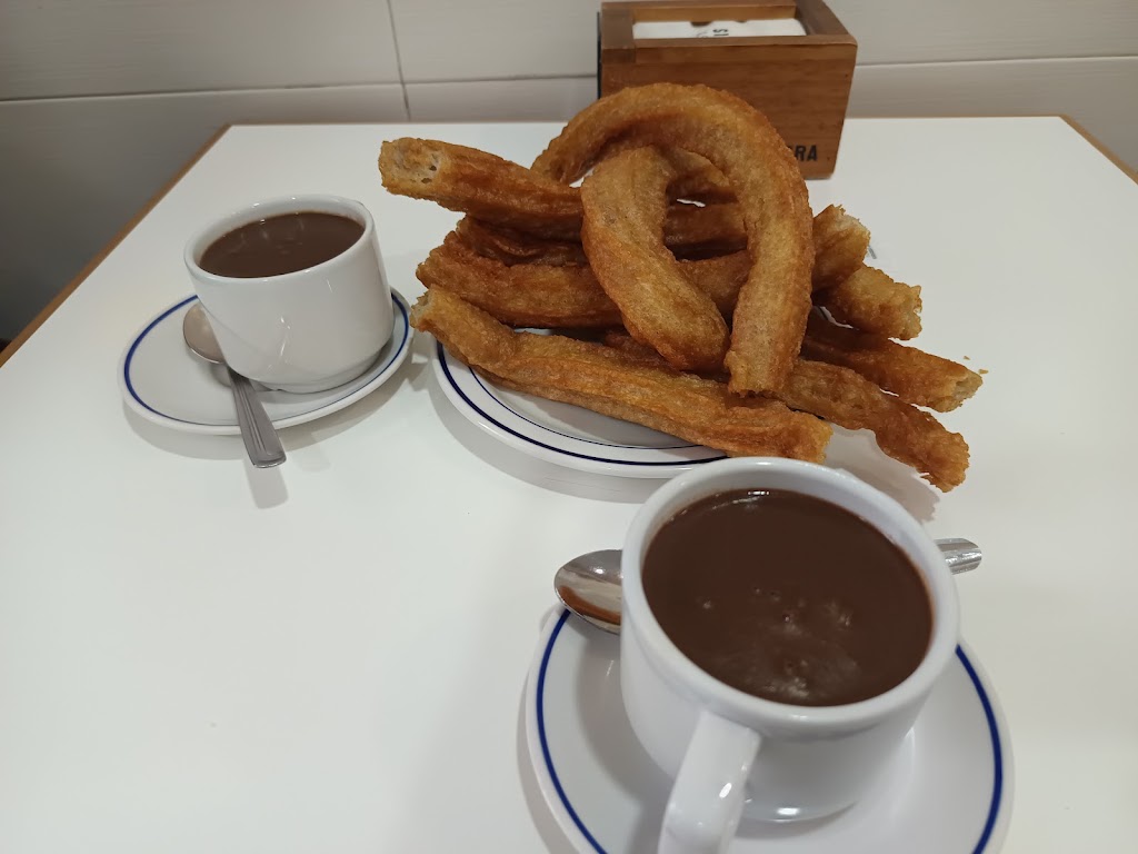 Churreria "El Nido" — Comida y bebida