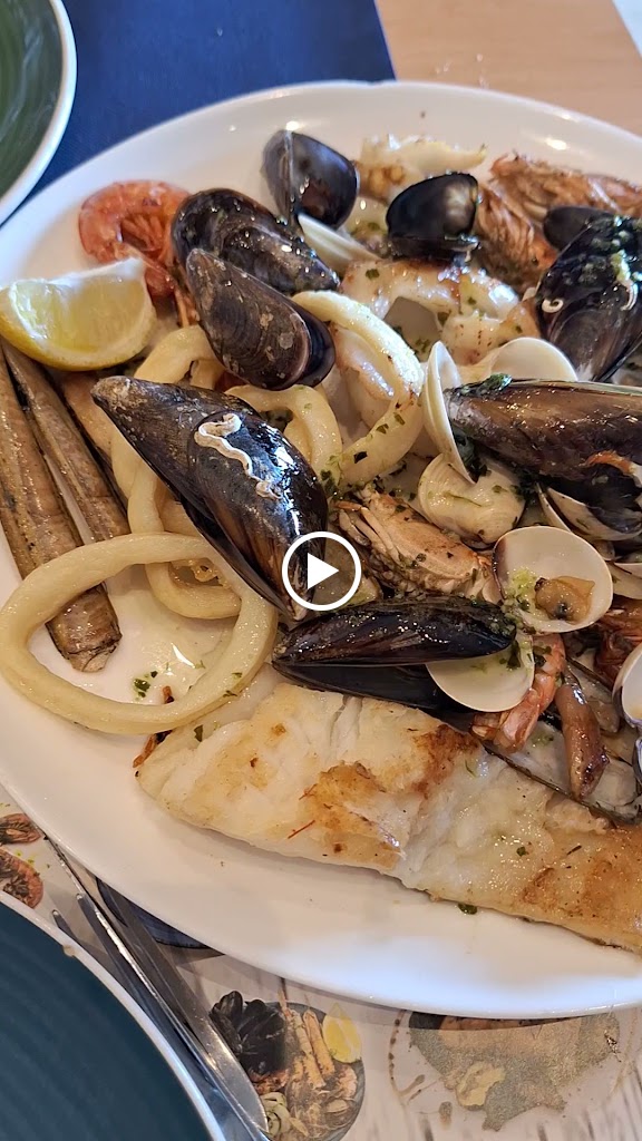 LA CANTINA DE SITGES — Comida y bebida