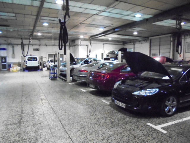 Hermanos Vinaras Fuenlabrada - Peugeot — Concesionario de automoviles