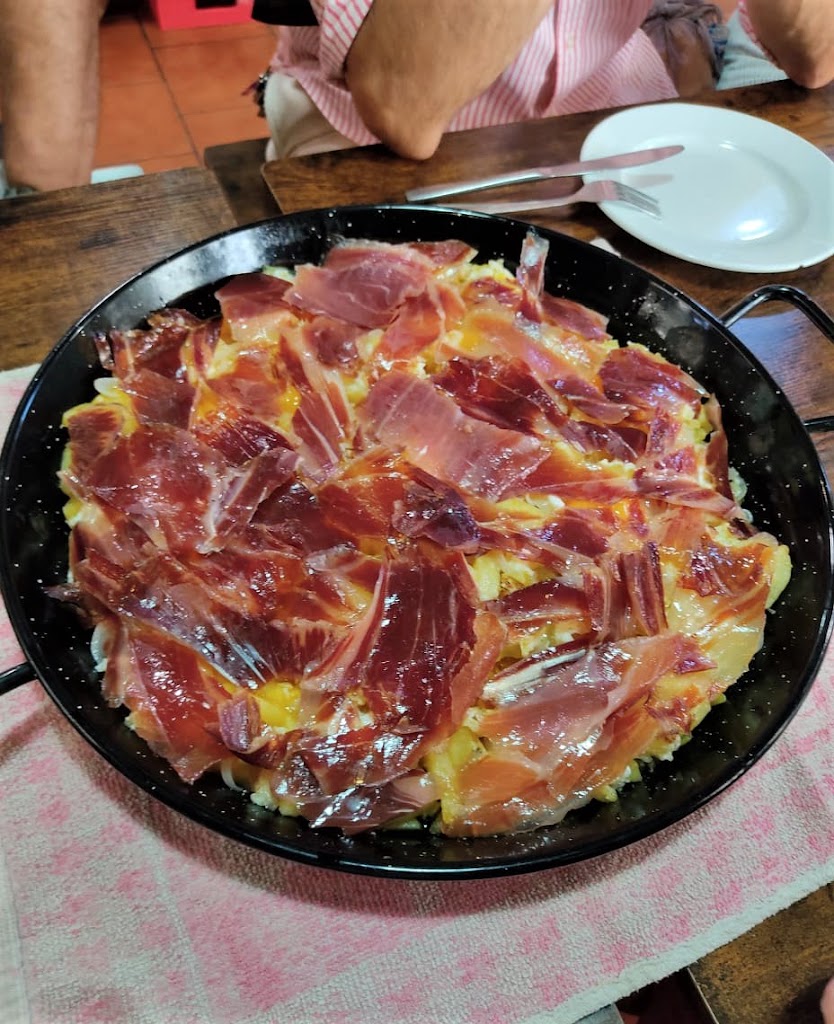 CASA MANOLO Pena El Chusco. — Comida y bebida