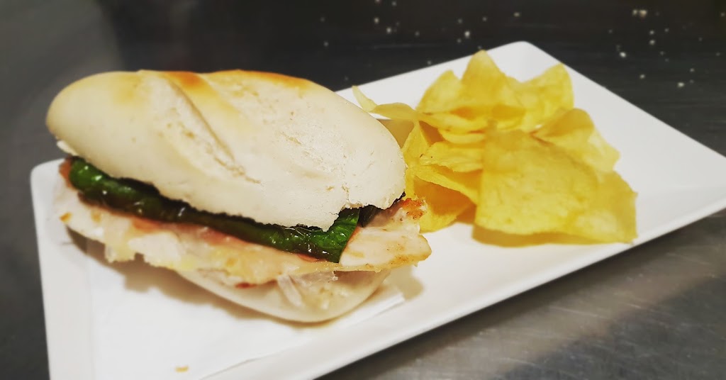 BAR-Cafeteria Adhara — Comida y bebida