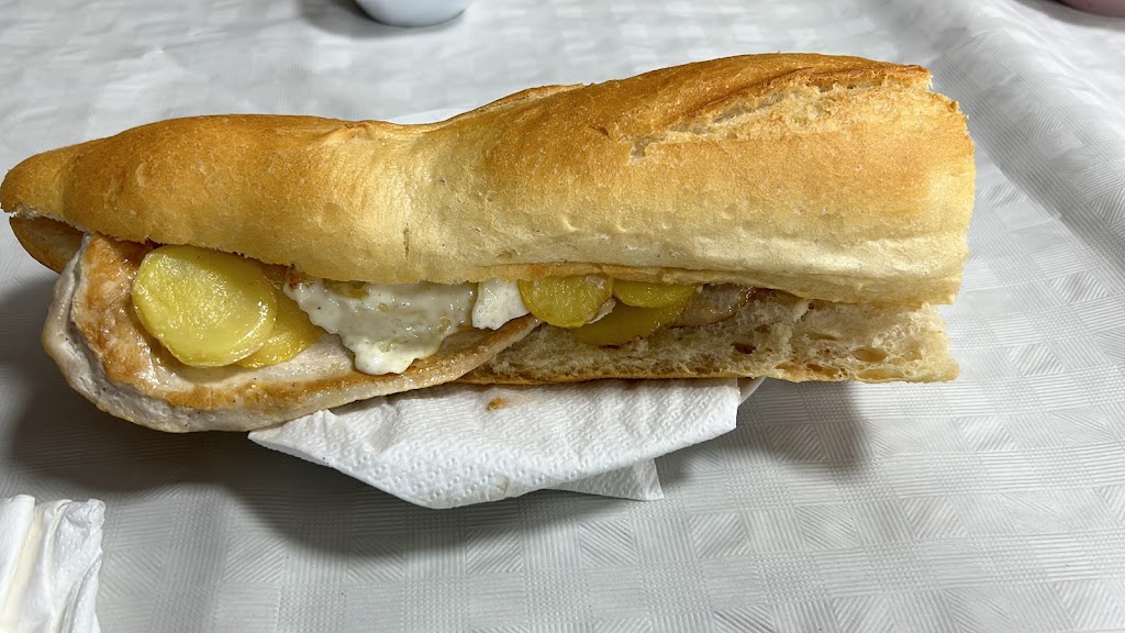 Restaurante asador Paloma y Joel — Comida y bebida
