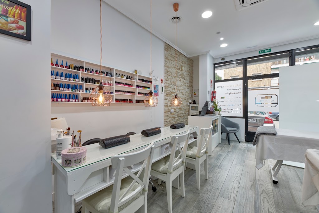 Natalia Lashes and Nails — Interior