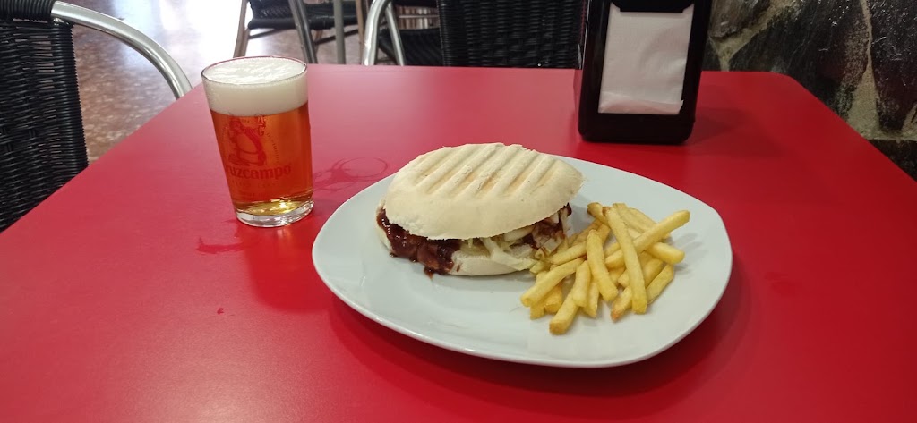 Bar cafeteria La Convia — Comida y bebida