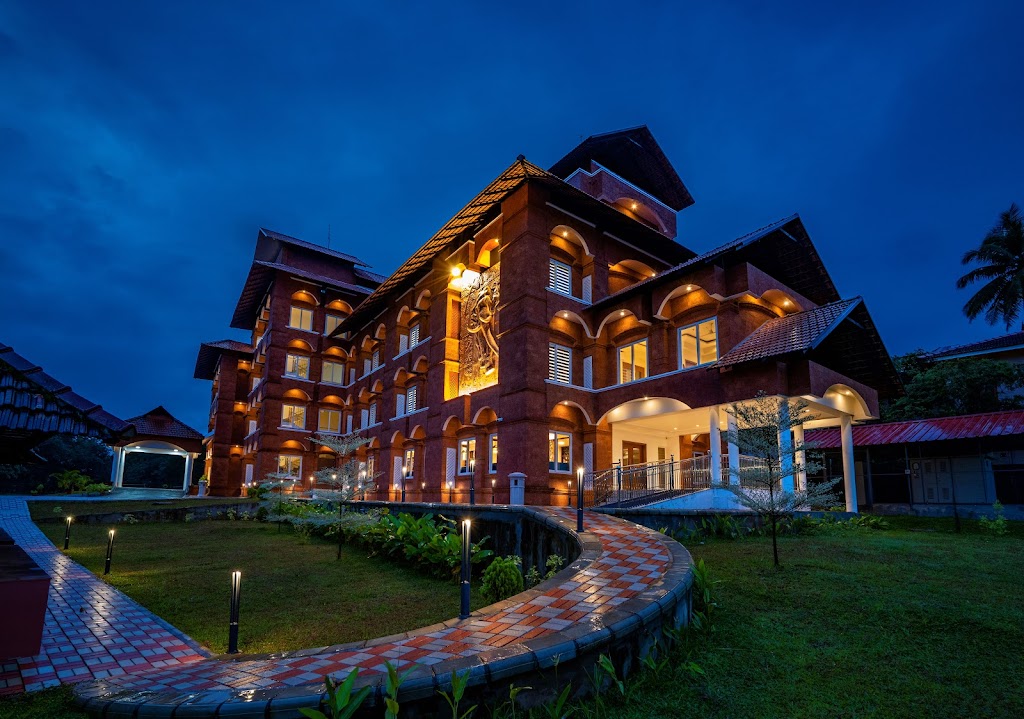 Kumbanad Heritage Hotel