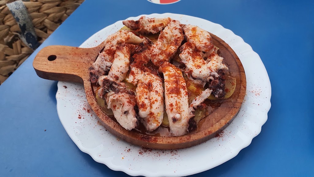 Chiringuito Pedrucho — Comida y bebida