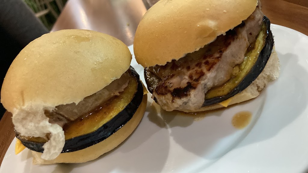 La esquinita — Comida y bebida