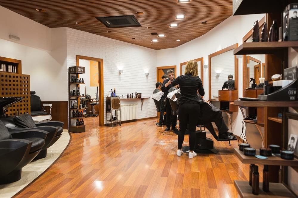 J. Rafols Perruquers | Peluqueria de hombre en El Vendrell — Interior