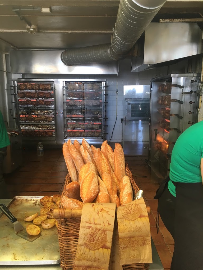 Asador De Pollos Martinez — Comida y bebida