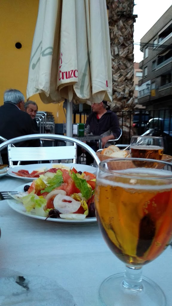 Bar El Alamo — Comida y bebida