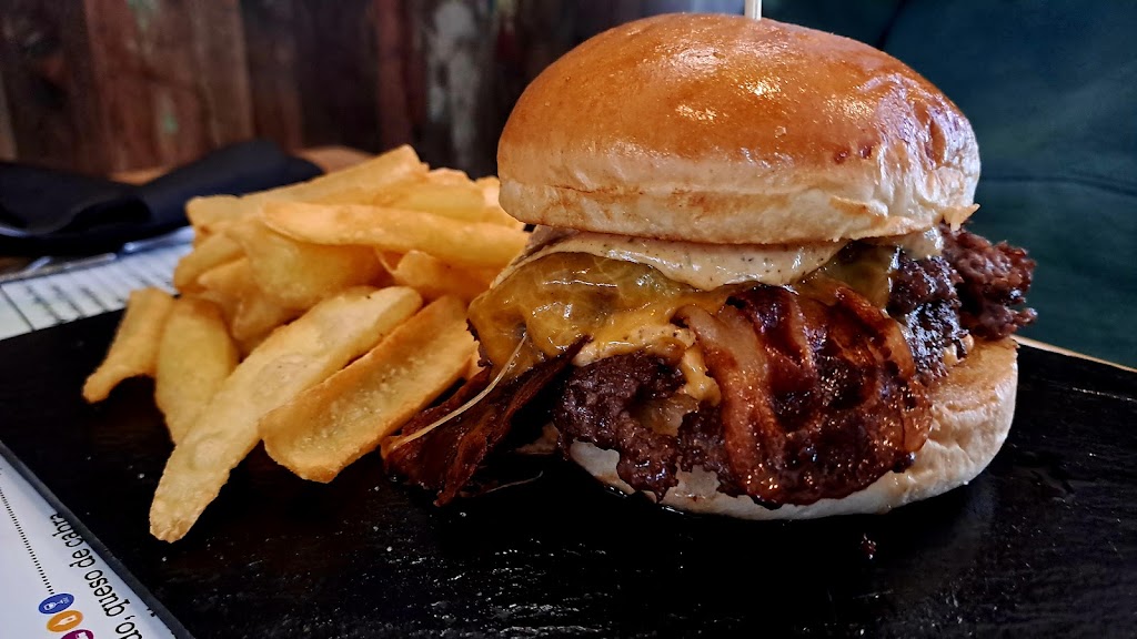 Aloha Food & Lounge — Papas fritas