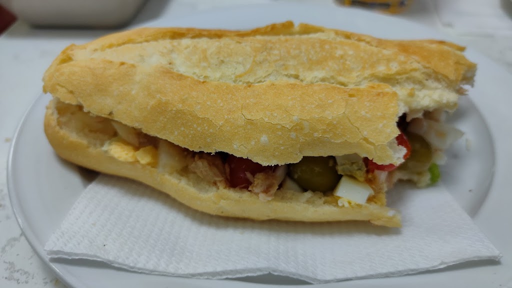 Bar El Pinonero — Comida y bebida