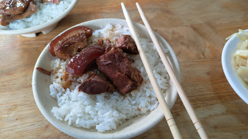 賀加燒肉飯魯肉飯 的照片