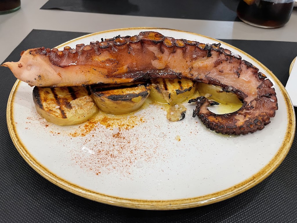 Lamarca Gastrobar — Comida y bebida