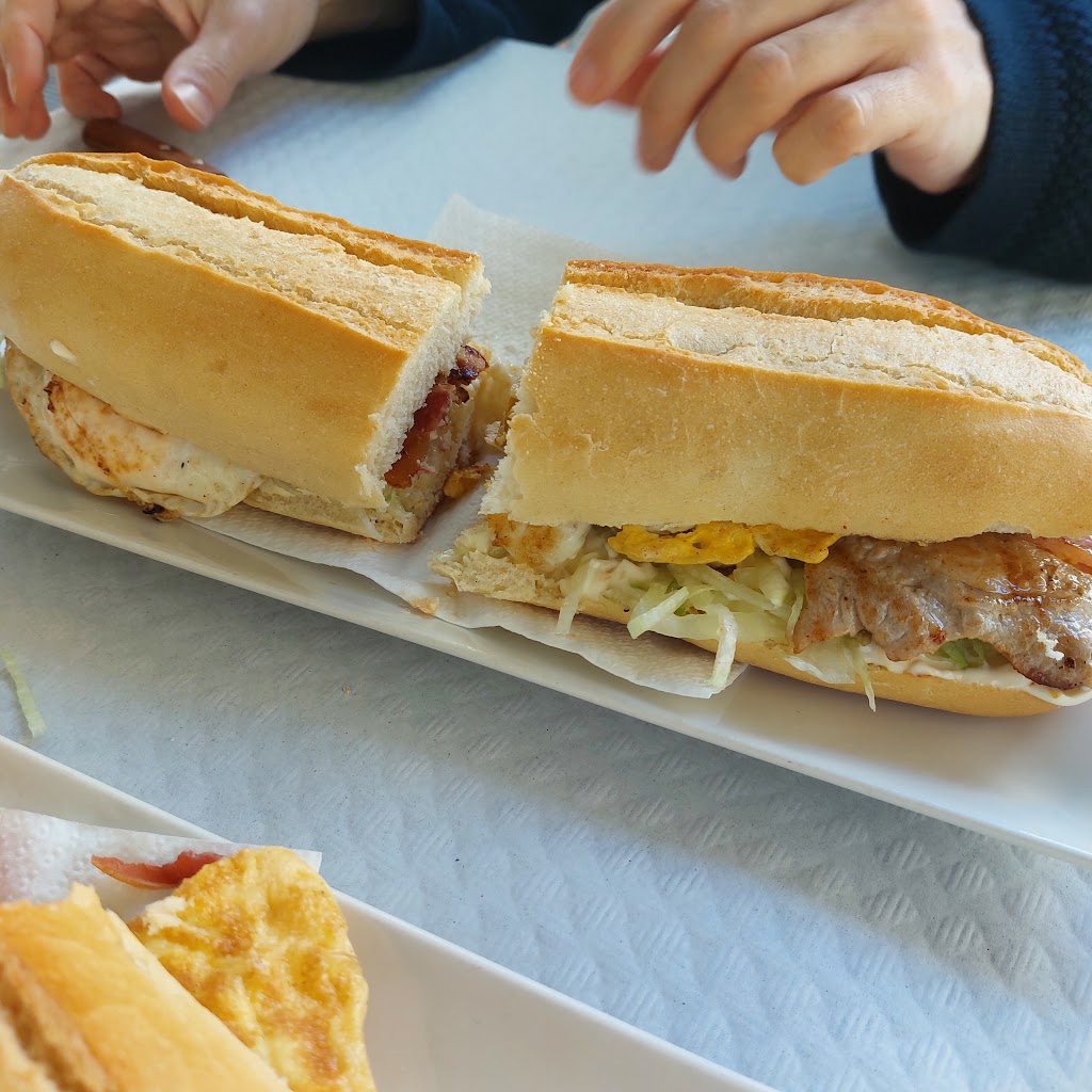 Aventura Cafeteria Bar Restaurante Xativa — Comida y bebida