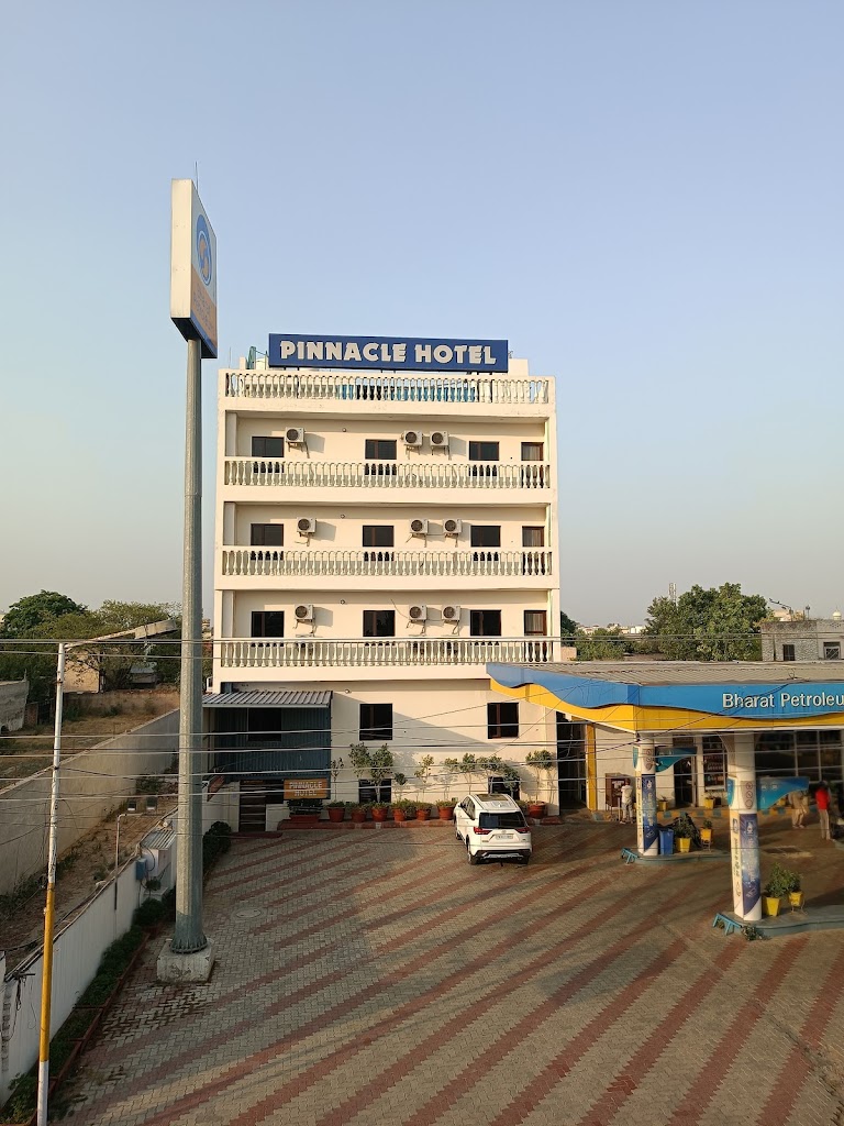 Pinnacle Hotel