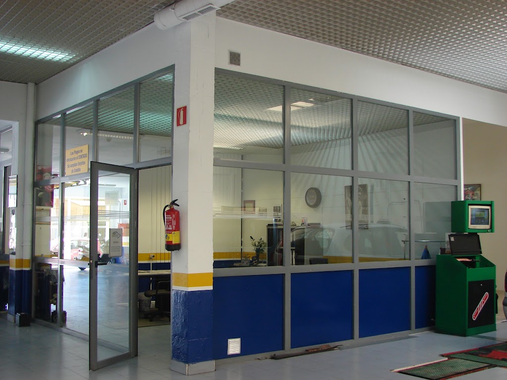 AUTOS REY, S.L. — Interior
