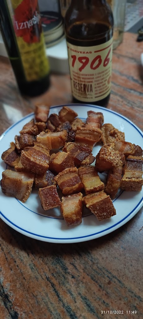 Juva Bar — Comida y bebida