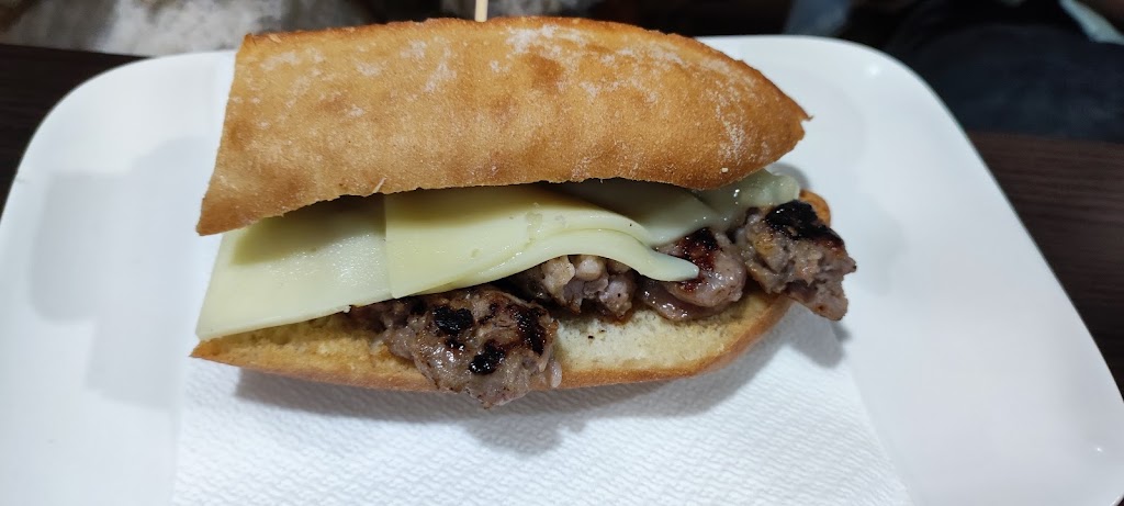 Cafeteria La Isla — Comida y bebida