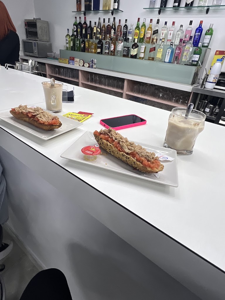 HECHIZO HOOKAH LOUNGE — Comida y bebida