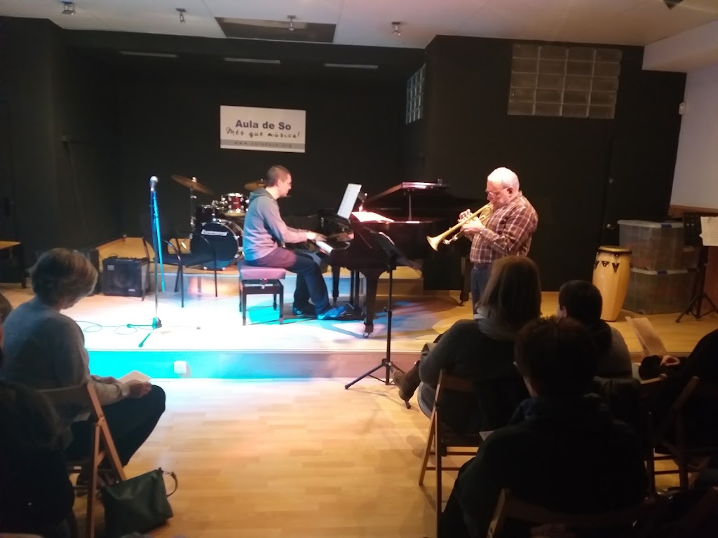 Escola de Musica Aula de So — Instrumento musical