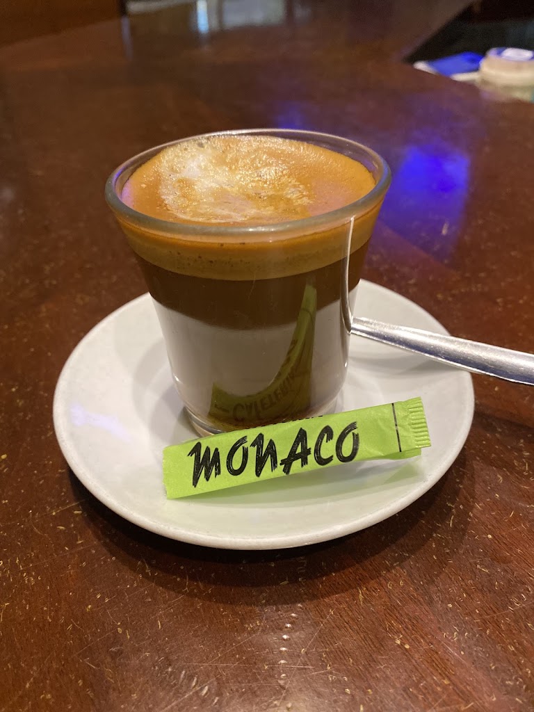 Cafeteria Monaco-2 — Comida y bebida