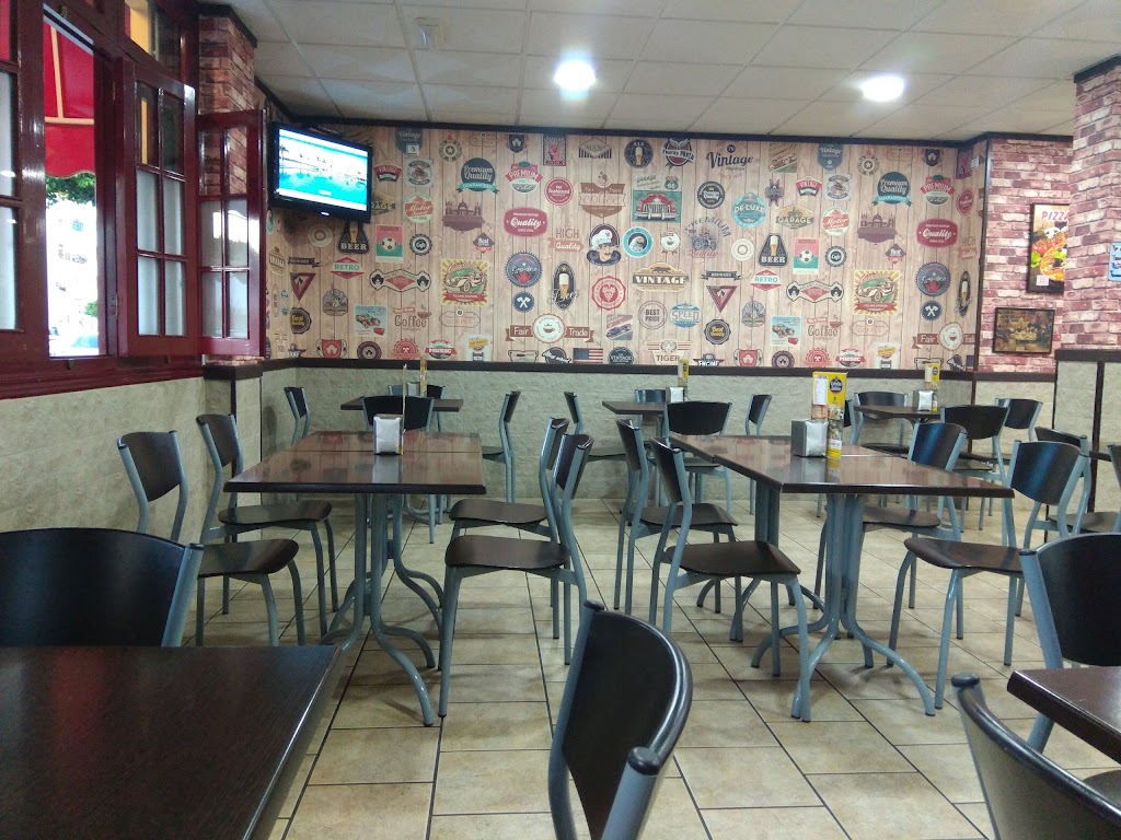 Pizzeria Wally — Ambiente