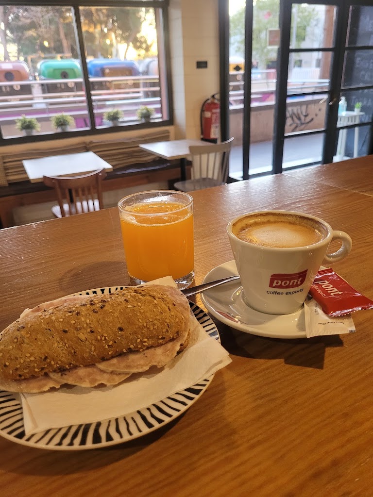 Santornem — Comida y bebida