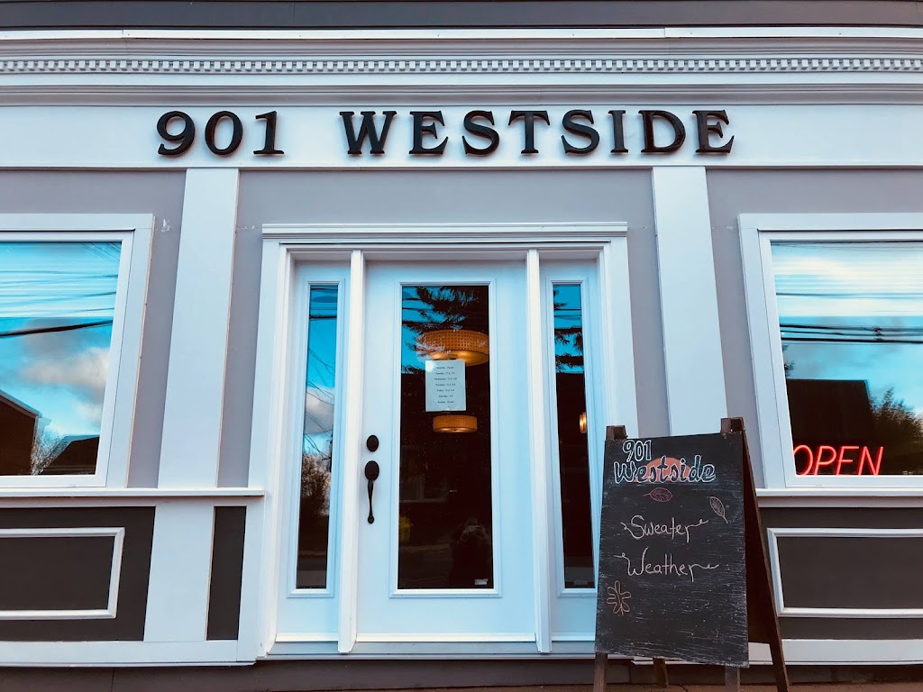 901 Westside in Kenora