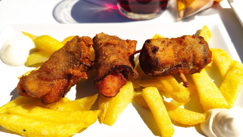 Bar La Canalla — Comida y bebida