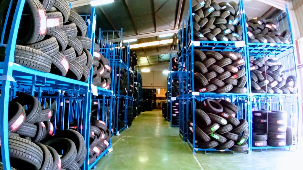 Artemis Global Neumaticos Sevilla — Interior