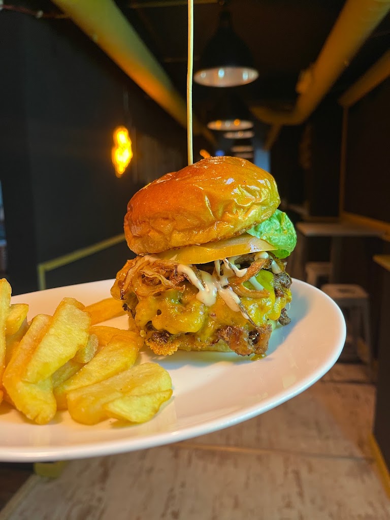 The Burgers Factory — Comida y bebida