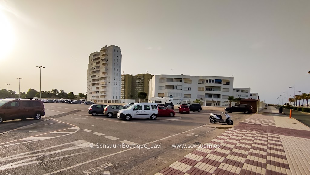 Parking — Estacionamiento