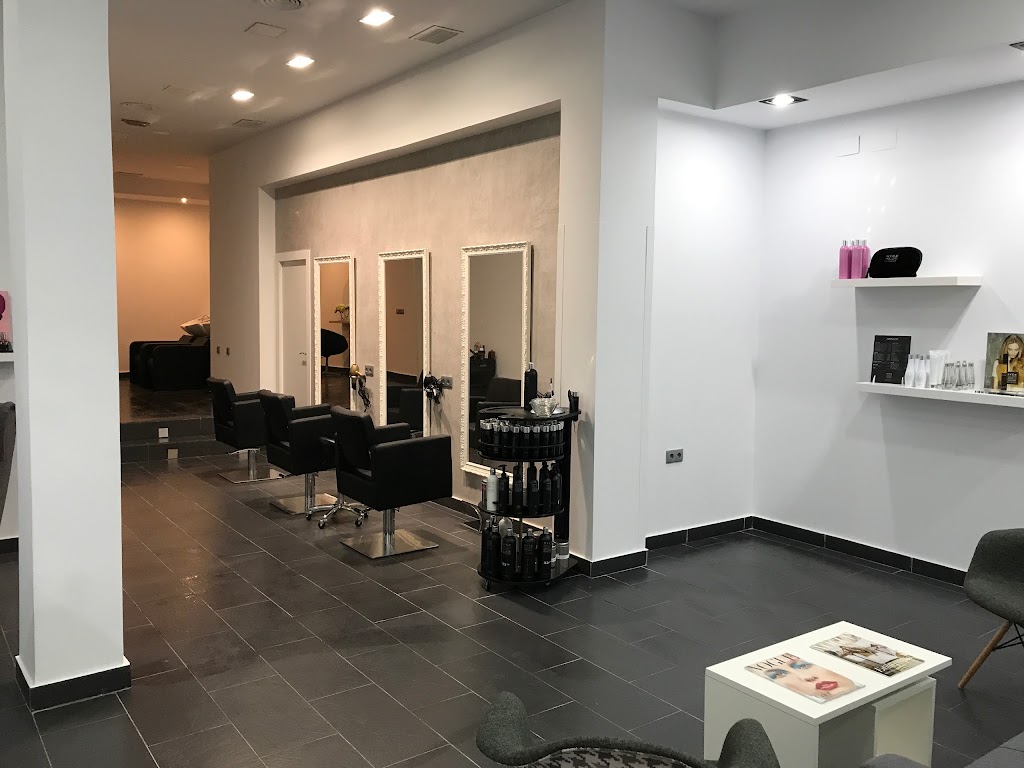 PELUQUERIA Y ESTETICA ESSENCIAL