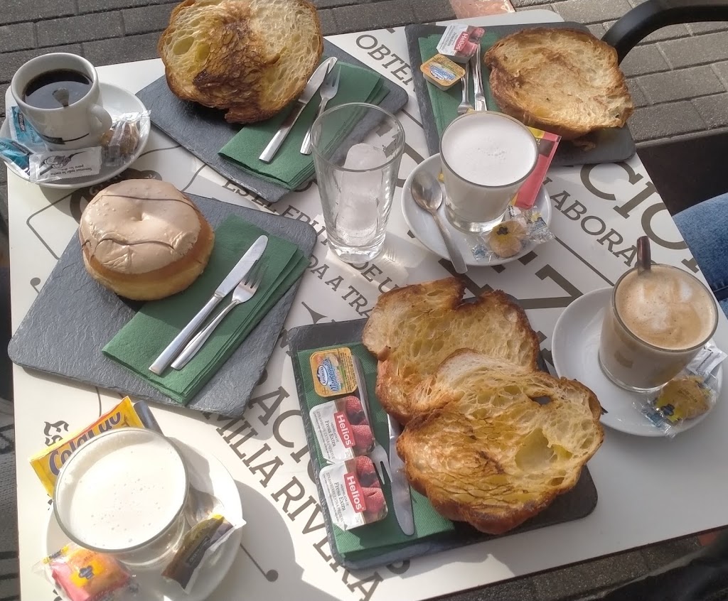 Cafe Bar Zailen — Comida y bebida
