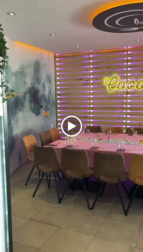 Restaurante Coconut Cafe & Tapas con Arte — Ambiente
