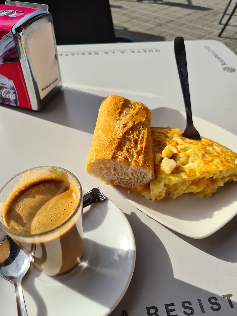Restaurante Salimar — Comida y bebida