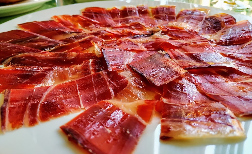 Cerveceria Mauro — Comida y bebida